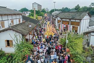 不惧约基奇！霍姆格伦首节8投6中独揽14分2板1助